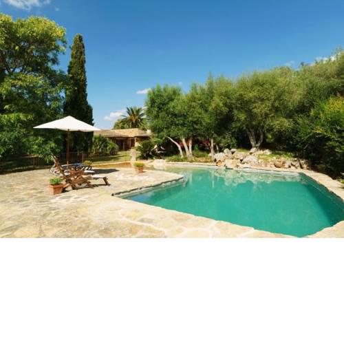 Ullaro Villa Sleeps 6 with Pool Air Con and WiFi