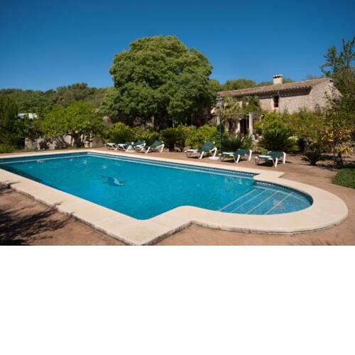 Ullaro Villa Sleeps 9 with Pool and WiFi