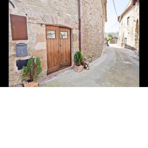 Ullastret Villa Sleeps 6 with Pool and Air Con