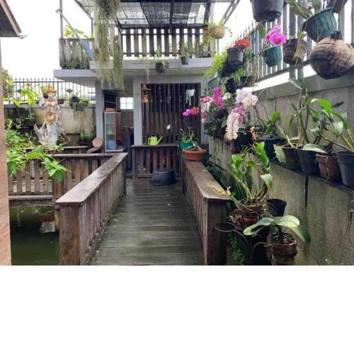 Umah Kayu, 2 bedroom with parking area and kitchen