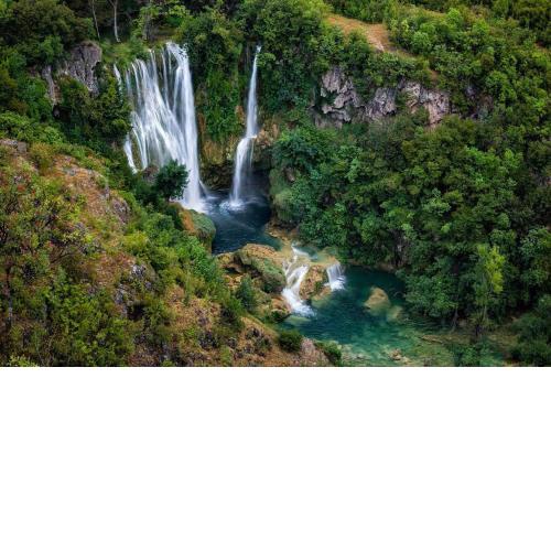 Unique 100 y old Dalmatian 3 bedrooms House, under mountain, 14km NP KRKA,30 mins drive to beach