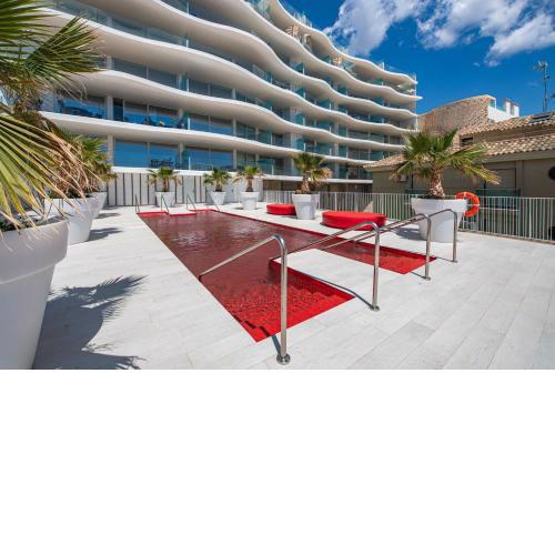 Unique 2 bedroom unit with pool near beach