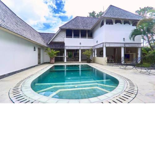 Unique 3BR Villa with Pool 5 minute walk to the Pererenan beach