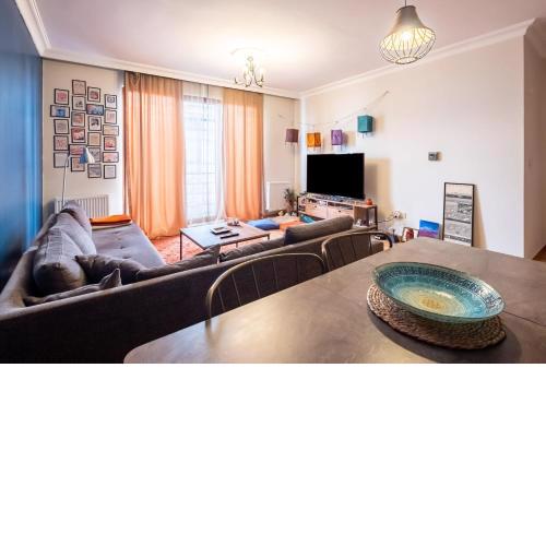Unique and Central Flat with Balcony in Maltepe