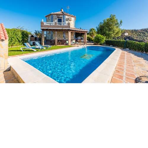 Unique holiday home with impressive views and cosy private garden