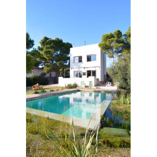 Unique Modern Villa with very special pool