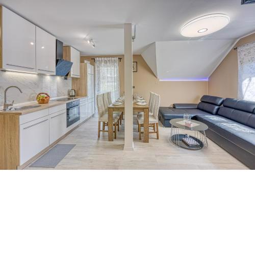 Urban Oasis With Terrace And Parking - Happy Rentals