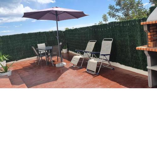Urbanizacion con piscina, barbacoa,parking,3 dormitorios y sofá-cama, 8 personas