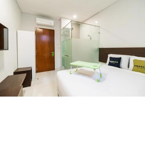 Urbanview Hotel Casa Kota Mangga Besar