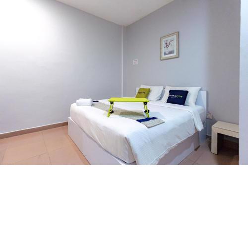 Urbanview Hotel Crystal Nagoya Batam