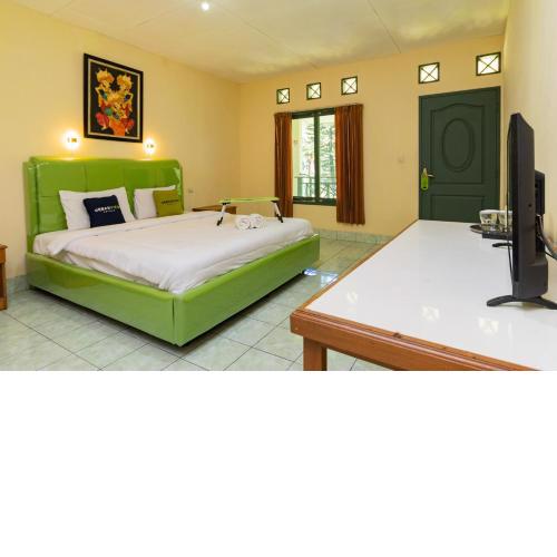 Urbanview Hotel Griya Astoeti 2 Cisarua Puncak
