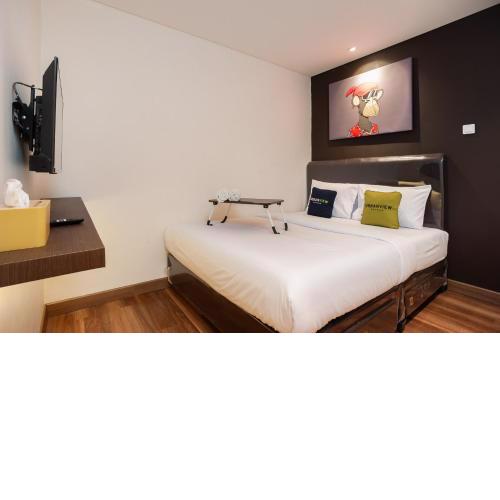 Urbanview Hotel Groovy Inn Tangerang