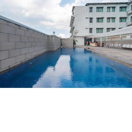 Urbanview Hotel Newton Riau Bandung