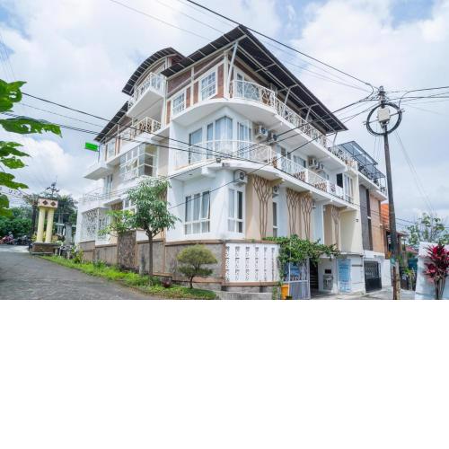 Urbanview Hotel Omah Anin Batu
