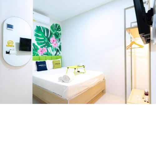 Urbanview Hotel R House Batam