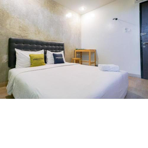 Urbanview Hotel Syariah De Umbrella Ciputat