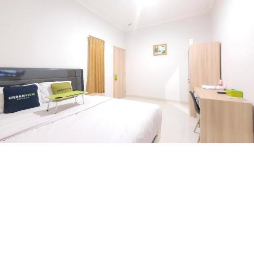 Urbanview Le Reno Inn Wirobrajan