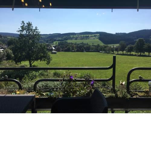 Hillside Apartment - cosy vacation home with a view