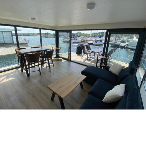 Urlaub auf dem Wasser mit einmaligen Ausblick - WELL Hausboote Boltenhagen 10