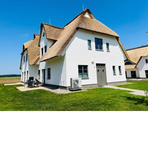 Urlaub de luxe unter Reet Inseldomizil Stolpe C Schumann