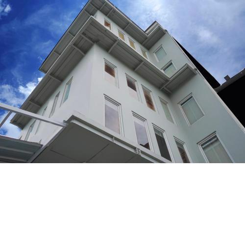 UROOMS Senayan
