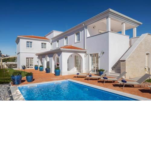Vabriga Villa Sleeps 10 with Pool Air Con and WiFi