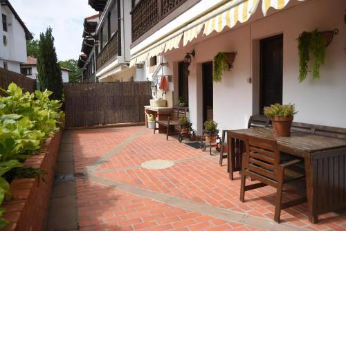 VACARE -Pisazo en Pleno Centro de Santillana con Terraza