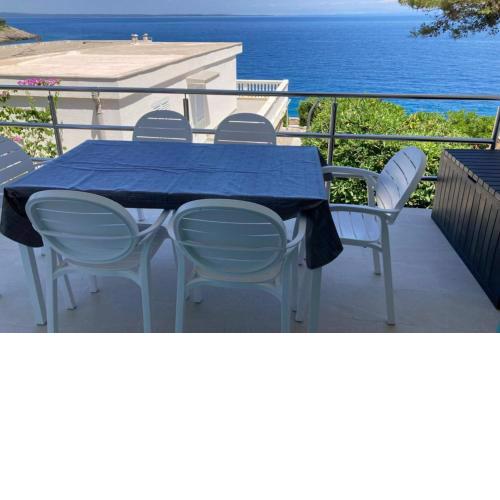 Valdarke Seaside Apartment - Happy Rentals