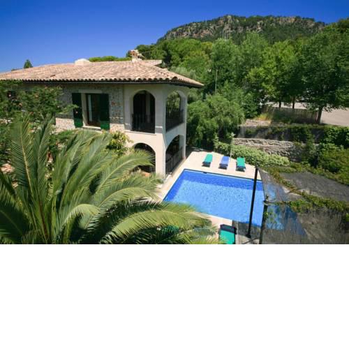 Valldemossa Villa Sleeps 8 with Pool and Air Con
