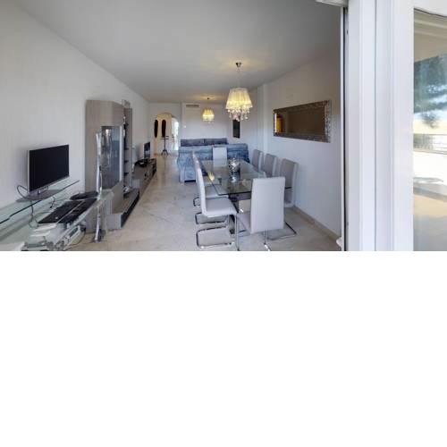 Very nice family apartment, direct pool access