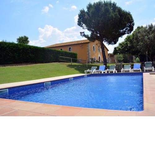 Vibranr Holiday Home in Aiguaviva with Swimming Pool