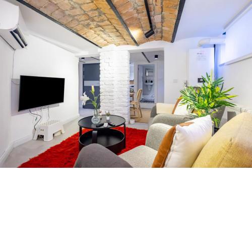 Vibrant Flat 5 Minutes Walk to Istiklal in Beyoglu