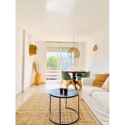 Vida Vibrante - Beach Apartment with Private Parking