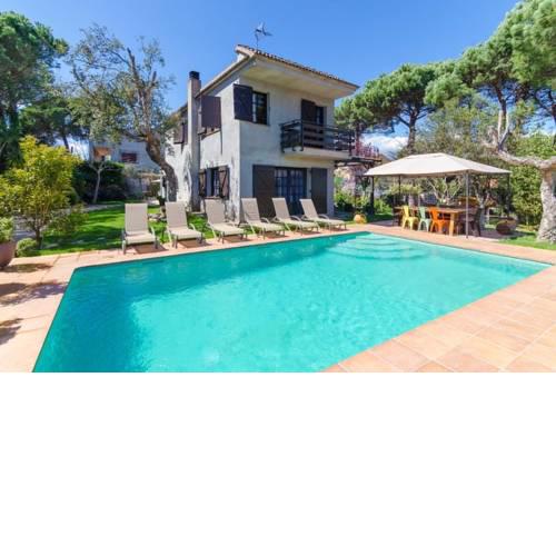 Vidreres Villa Sleeps 10 Pool WiFi