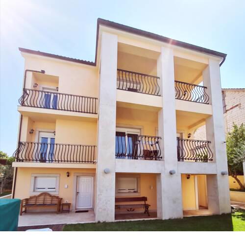 Viktorov Comfortable 2-Bed Apartment