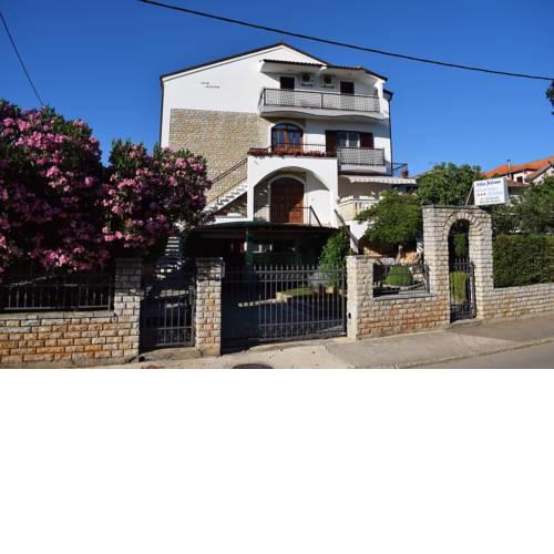 Vila Jelena - Apartment for 4 to 5 persons in Sv Filip i Jakov