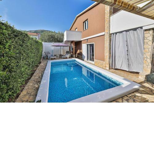 Vila Paško with private pool