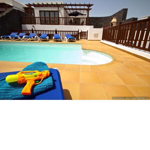 Villa 25 Sea Views, Pool,Games,Hot Tub, Office with Computer+ WIFI