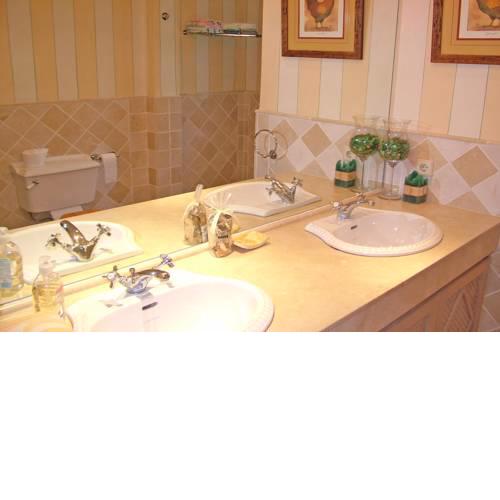 Villa 34121160, 5 bedrooms, private heated pool, Puerto Banus Marbella