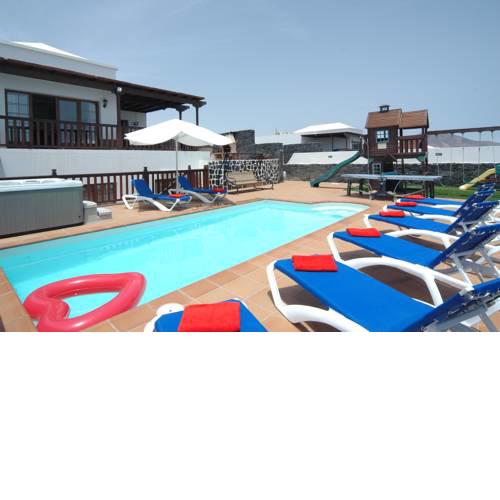 Villa 43 Sea Views, Pool,Games,Hot Tub, Office with Computer+ WIFI