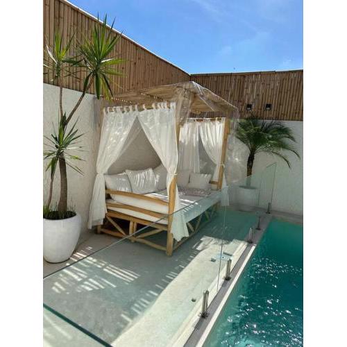 Villa 5 minut Batu Bolong Beach