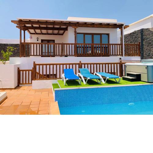 Villa 64, Vista Lobos, private heated salt pool x hot tub, Playa Blanca