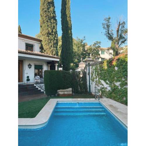 Villa a los pies de la Alhambra