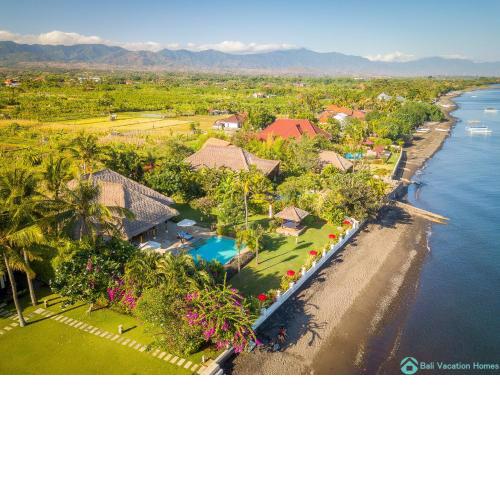 Villa Agus Mas - Serene & calm beachfront villa!