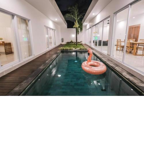 Villa Akmali Seminyak Drupadi 2 Bedrooms w/Pool 5mins to Beach