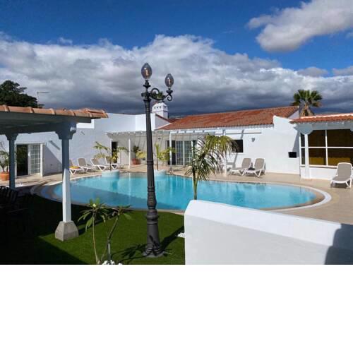 Villa Alamos Park - Magnificent 5 bed villa with 2 bed annex - private heated pool