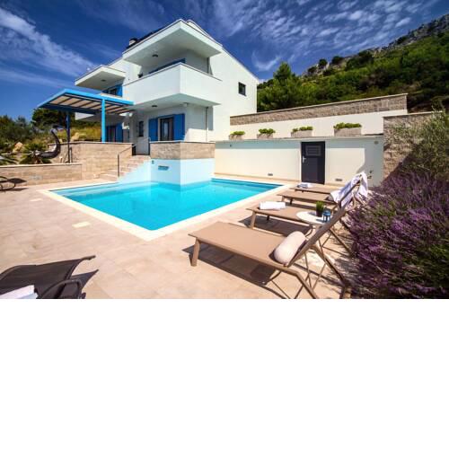 Villa Allegra with 32msq heated pool, 300m far from sandy beaches, open sea view
