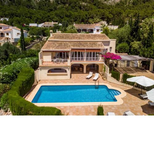 Villa Almarina at the foot of the Montgo