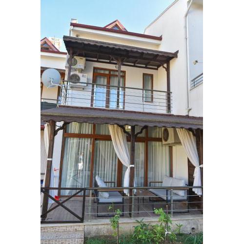 VİLLA ALP'S TRİPLEX LAGOON HAVUZ OLANAĞI SUNAN