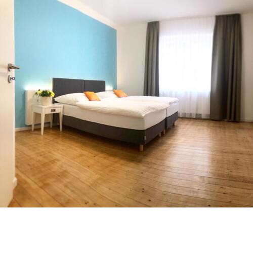 Villa am Bahnhof - -